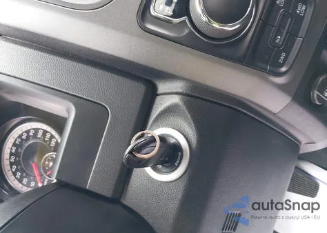 2019 Ram 1500 Classic Express 4X4 6'4 Box z USA, uszkodzony, nr VIN 1C6RR7FG6KS582744